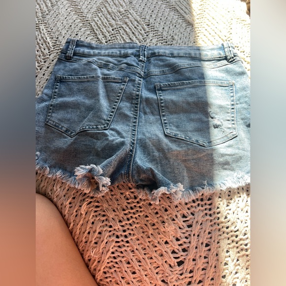 Women’s ripped jean shorts. size 9/29 - Picture 2 of 2